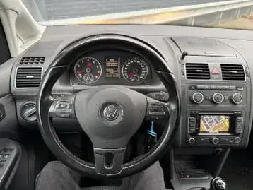 Volkswagen Touran 2013 photo 3