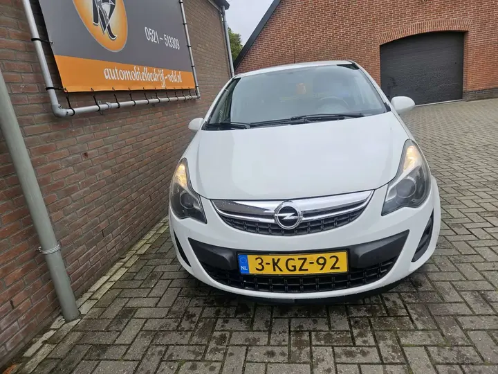Opel Corsa 2013 photo 2