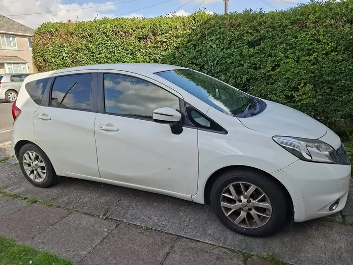 Nissan Note 2014 photo 2
