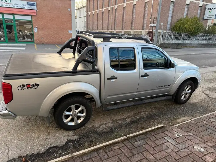 Nissan Navara 2006 photo 2