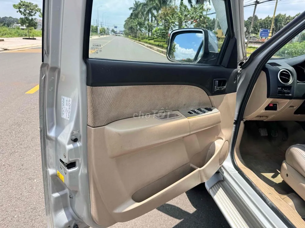 Ford Everest 2011 photo 5