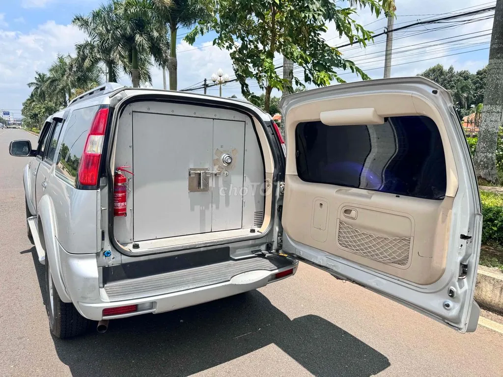 Ford Everest 2011 photo 4