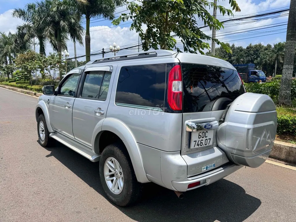 Ford Everest 2011 photo 2