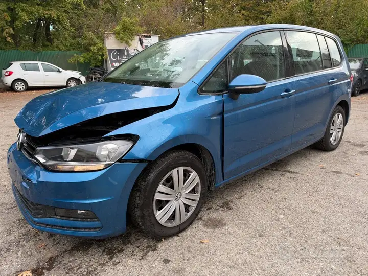 Volkswagen Touran 2018 photo 2