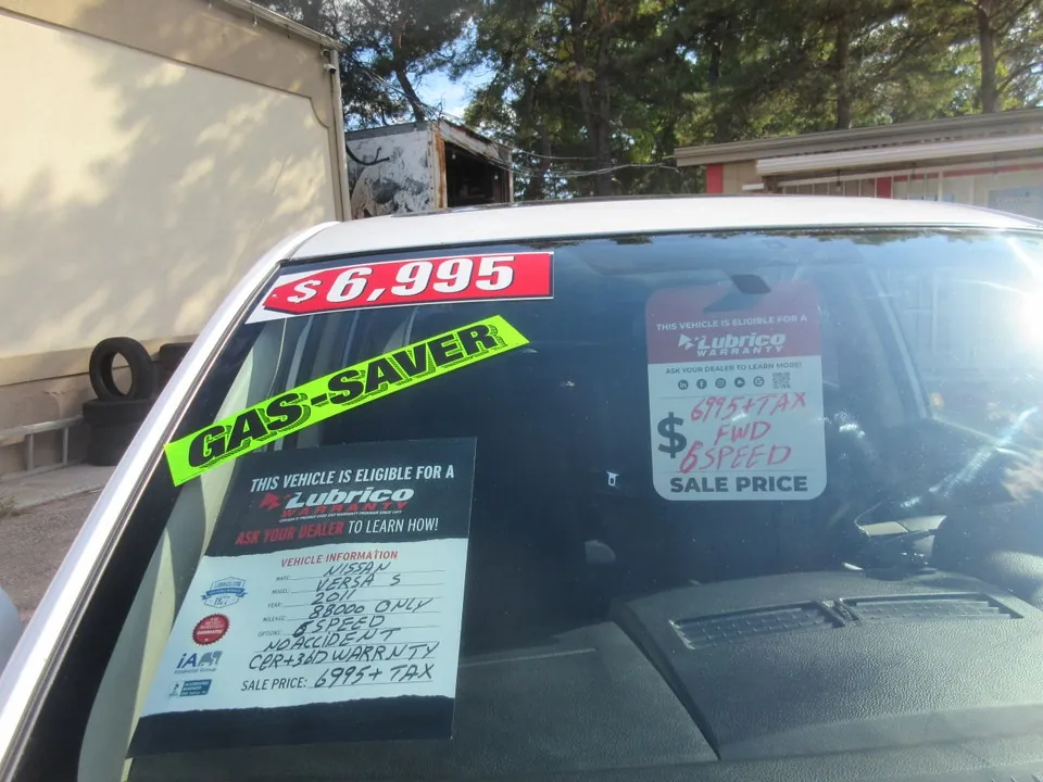 Nissan Versa 2011 photo 4
