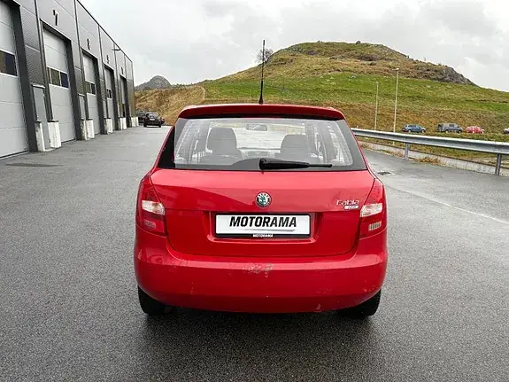 Skoda Fabia 2011 photo 4