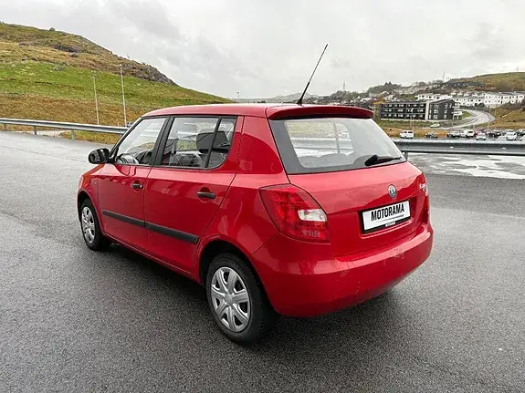 Skoda Fabia 2011 photo 5