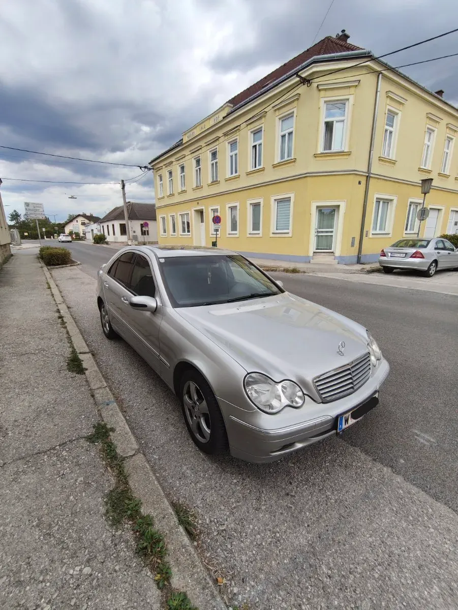 Mercedes-Benz C-Class 2001 photo 2