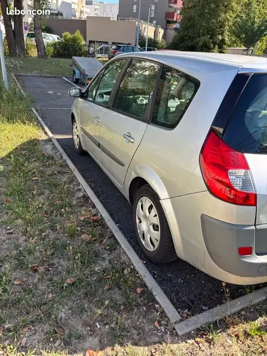 Renault Grand Scenic 2008 photo 2