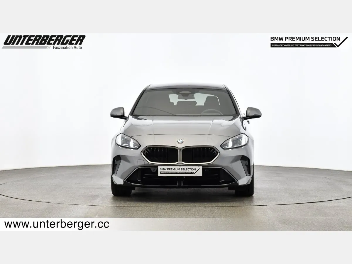 BMW 1 Series 2025 photo 2