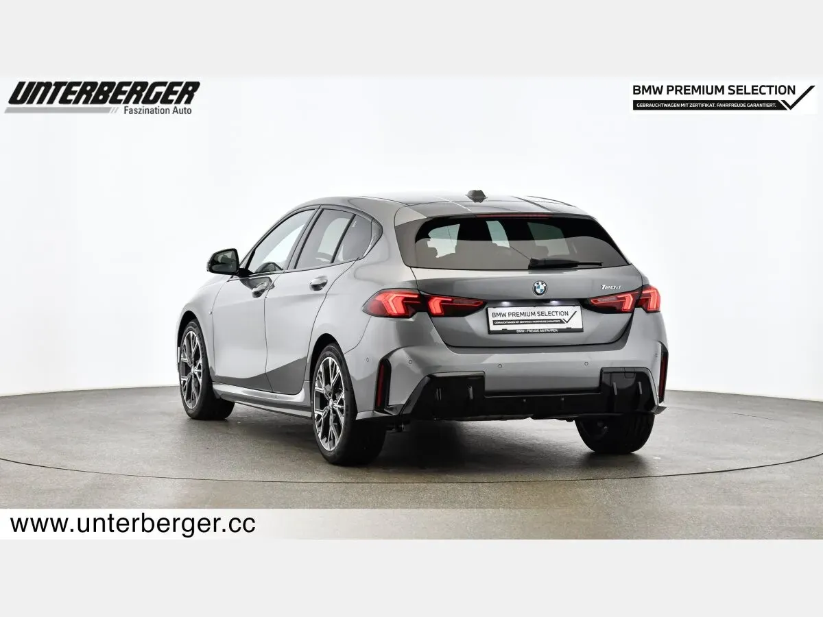 BMW 1 Series 2025 photo 4