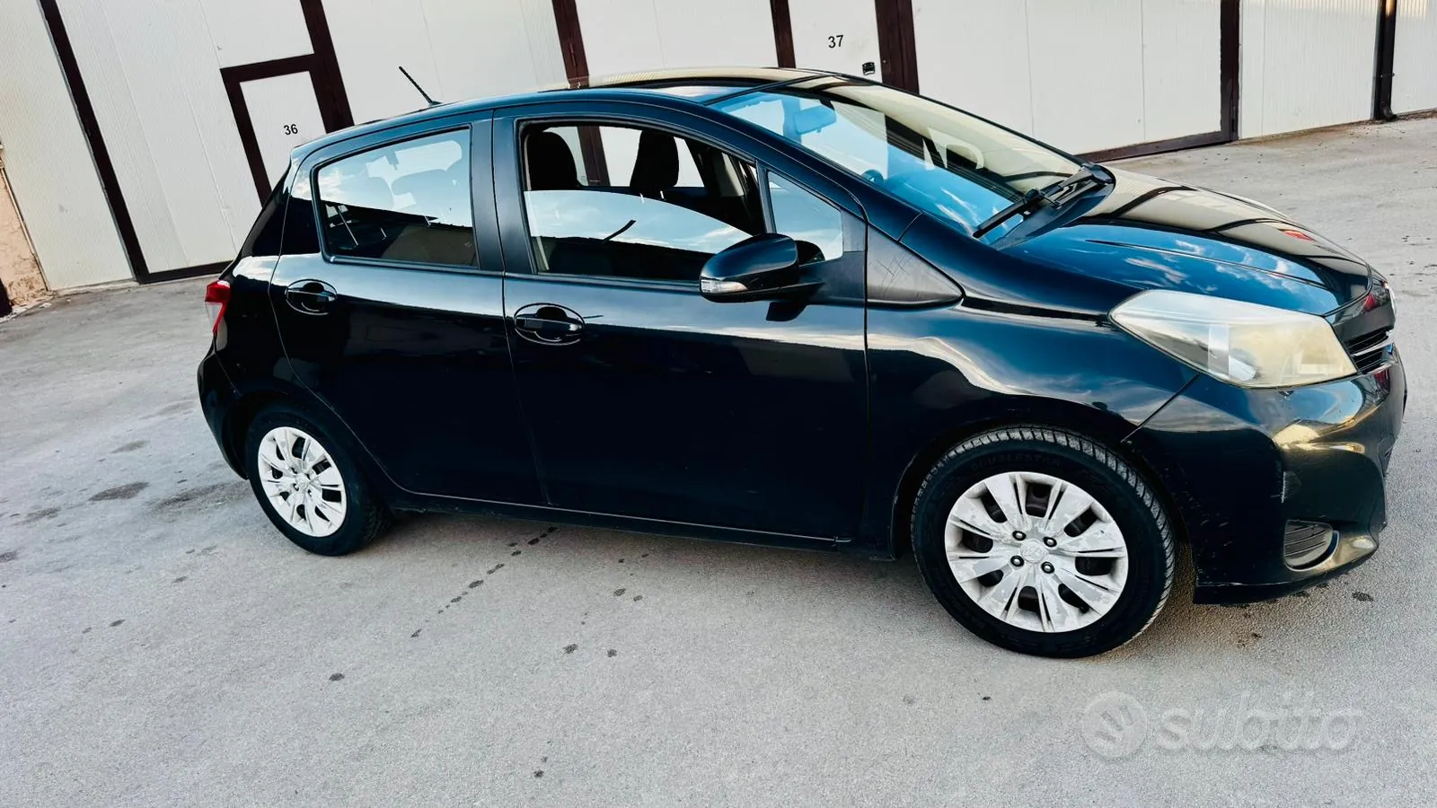 Toyota Yaris 2017 photo 2