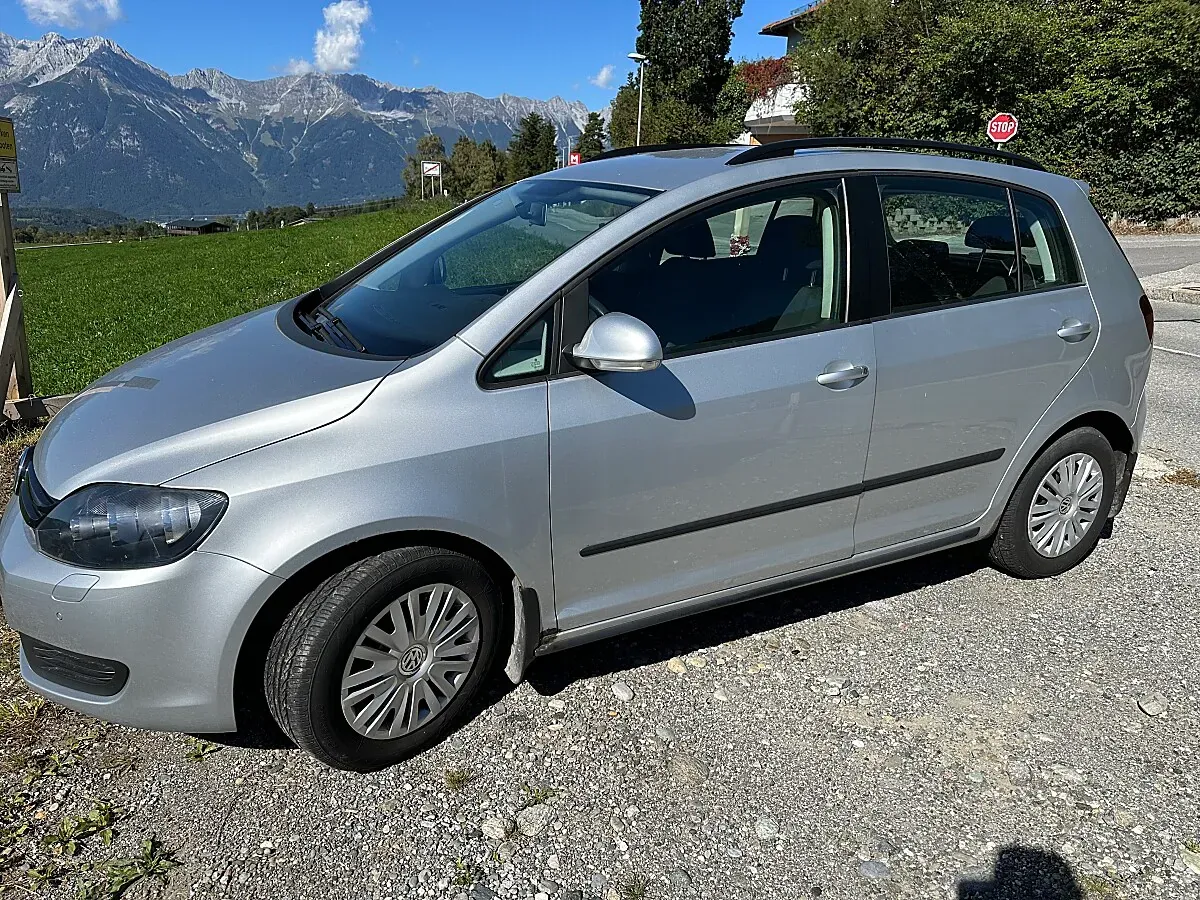 Volkswagen Golf 2010 photo 2