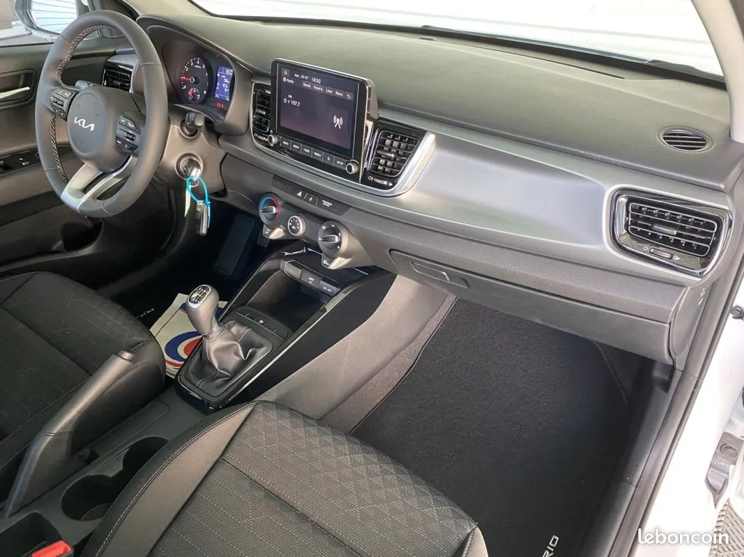 Kia Rio 2023 photo 2