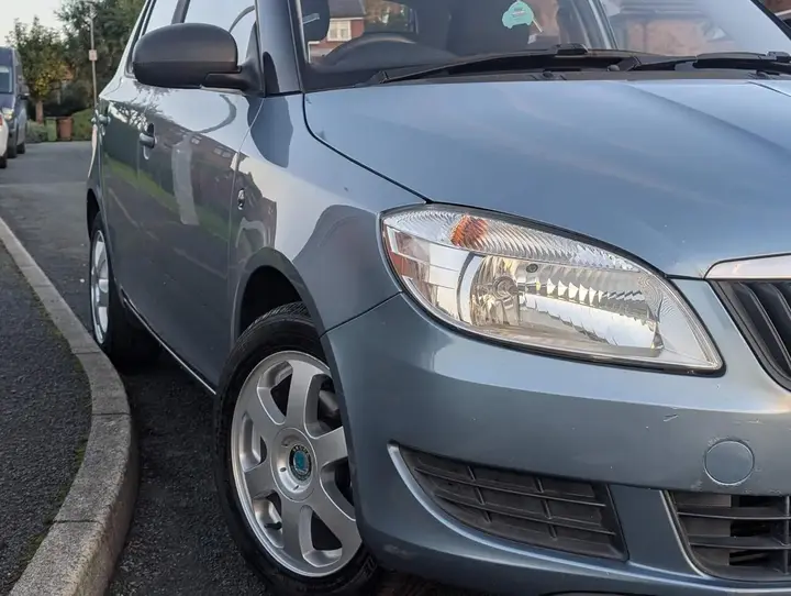 Skoda Fabia 2010 photo 2