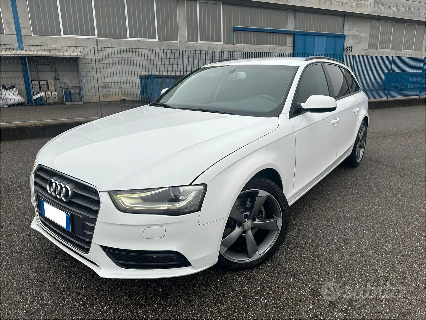 Audi A4 2012 photo 4