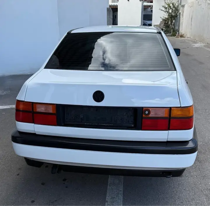 Volkswagen Vento 1995 photo 2