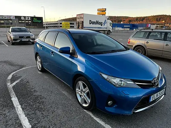 Toyota Auris 2015 photo 3