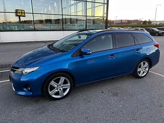 Toyota Auris 2015 photo 2
