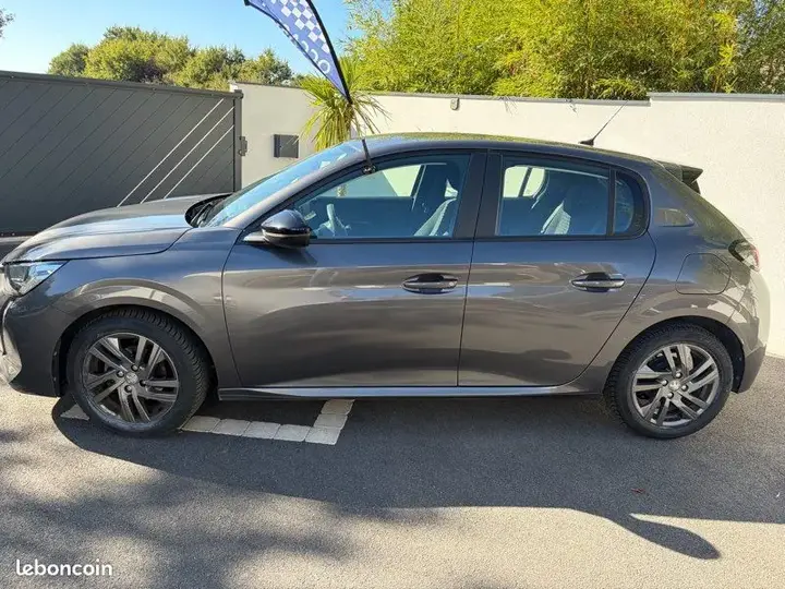 Peugeot 208 2022 photo 2