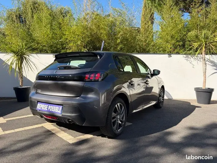 Peugeot 208 2022 photo 3