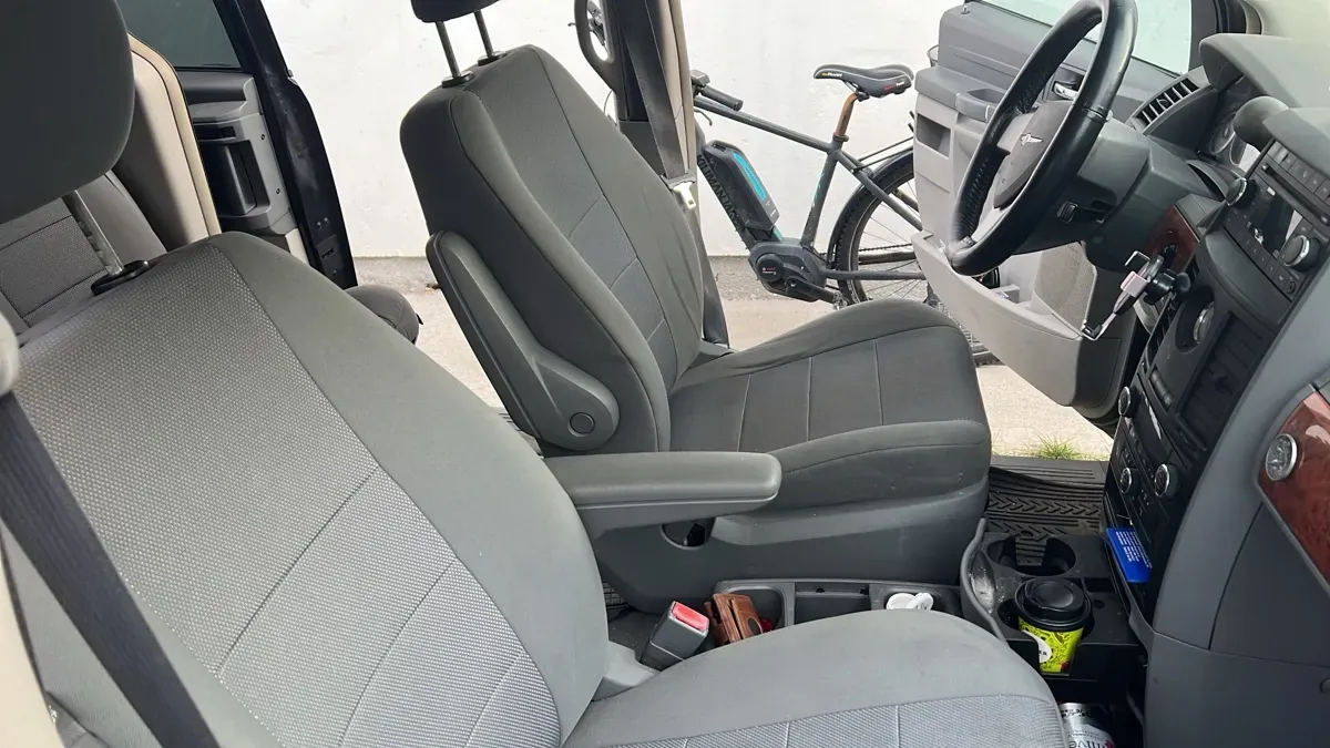 Chrysler Voyager 2011 photo 2