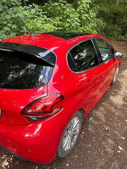 Peugeot 208 2017 photo 2
