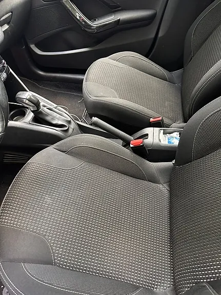 Peugeot 208 2017 photo 3