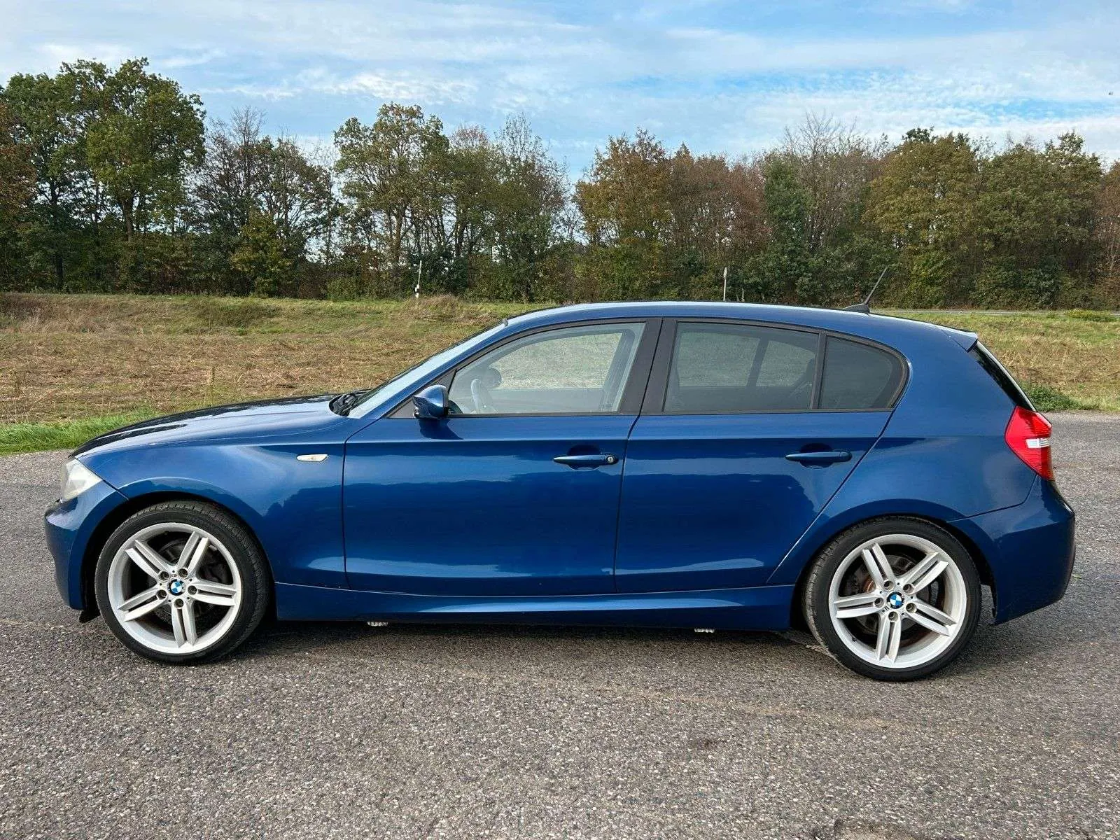 BMW 118 D Limousine 2009 photo 2