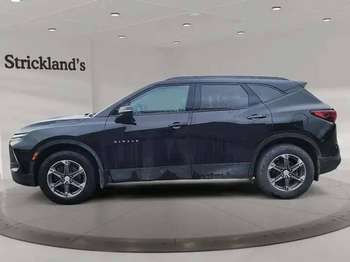 Chevrolet Blazer 2023 photo 3