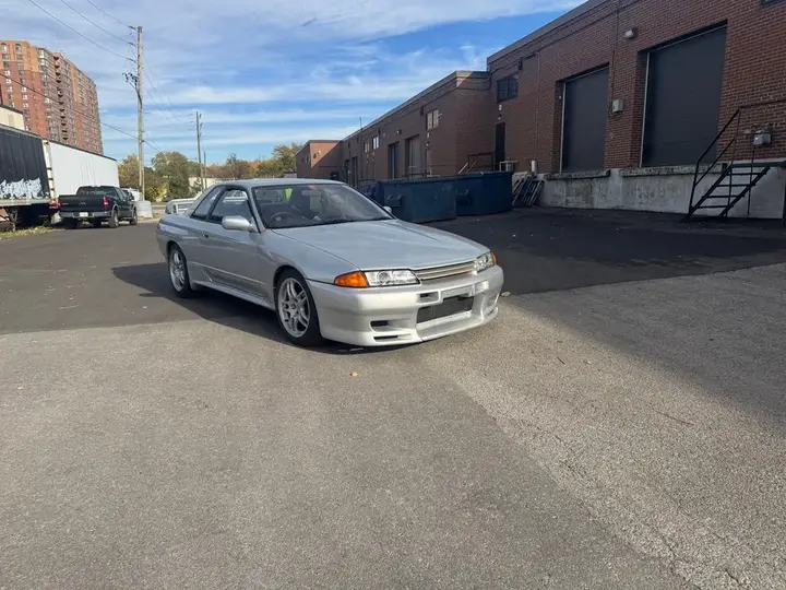Nissan Skyline 1991 photo 2