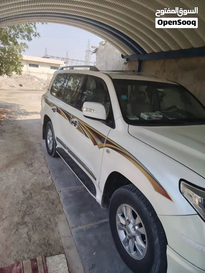 Toyota Land Cruiser 2011 photo 2