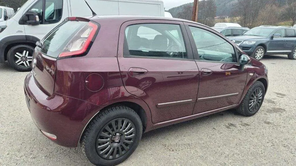 Fiat Grande Punto 2013 photo 3