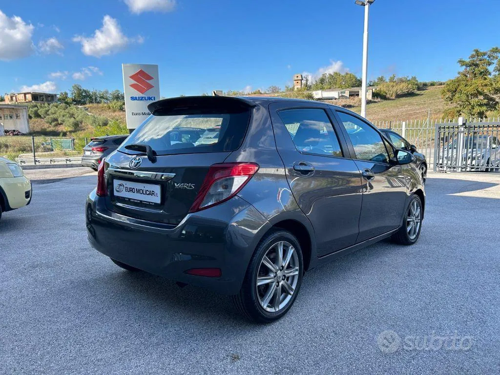 Toyota Yaris 2012 photo 5