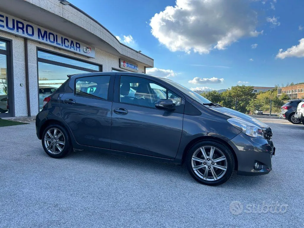 Toyota Yaris 2012 photo 3