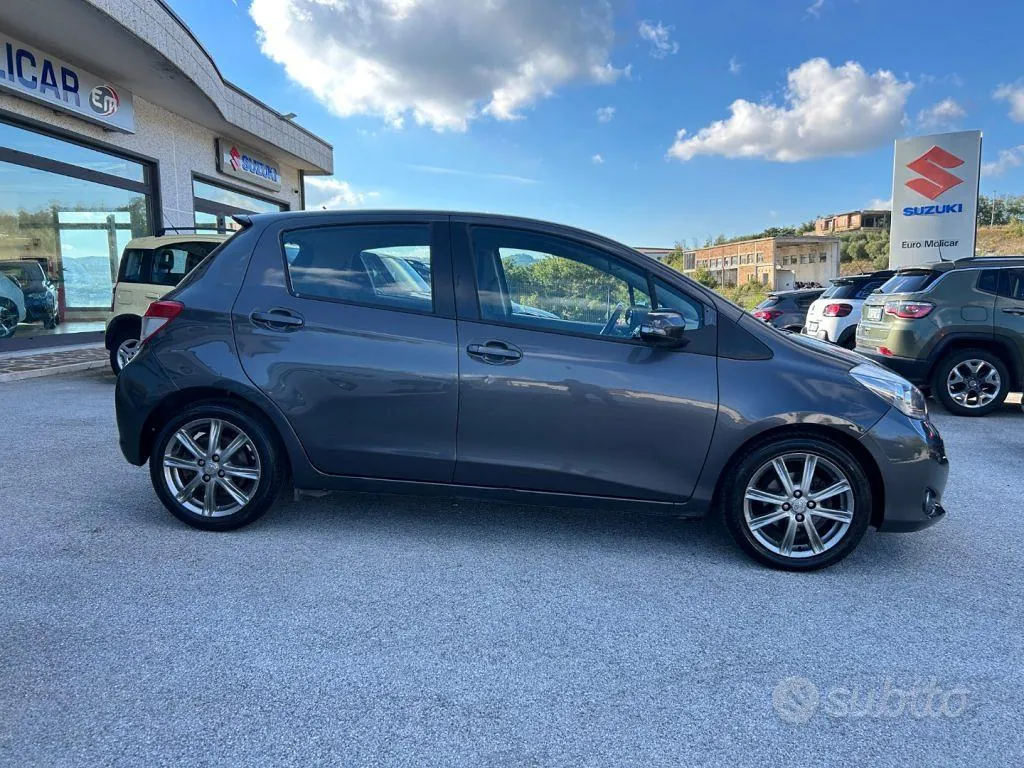 Toyota Yaris 2012 photo 4