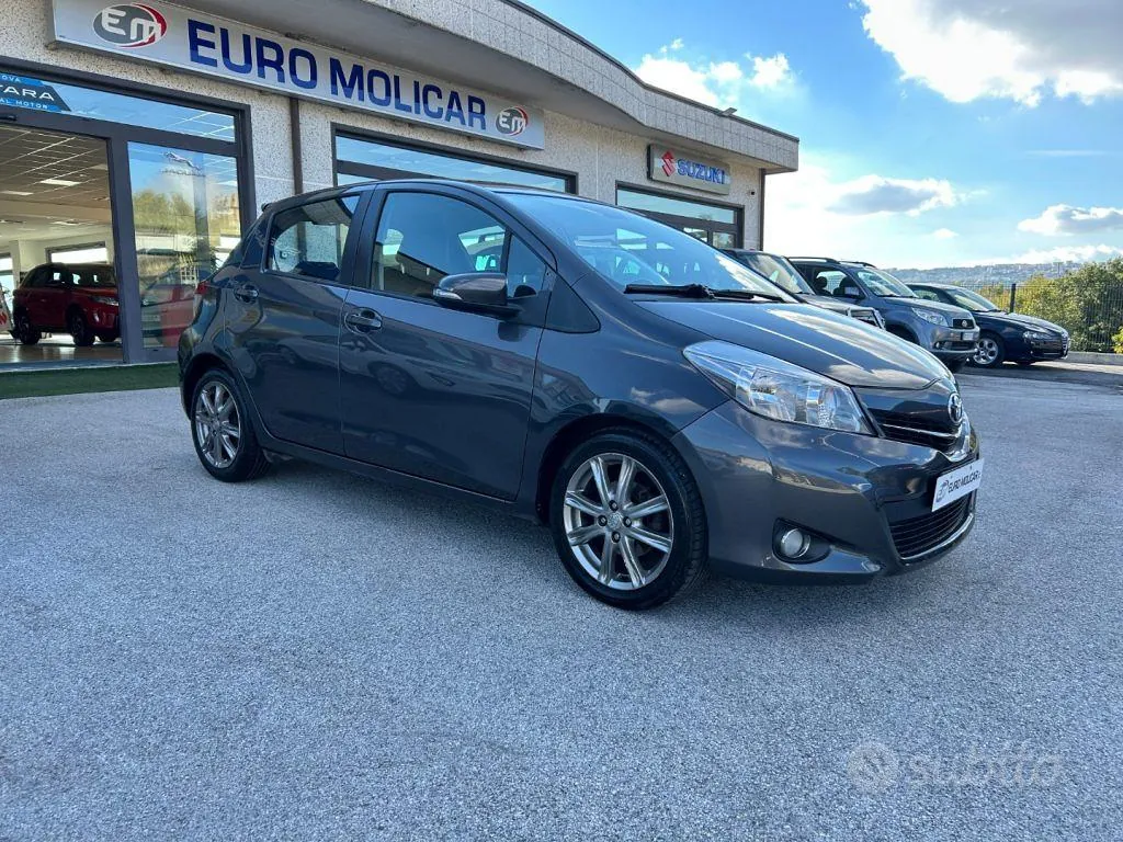 Toyota Yaris 2012 photo 2