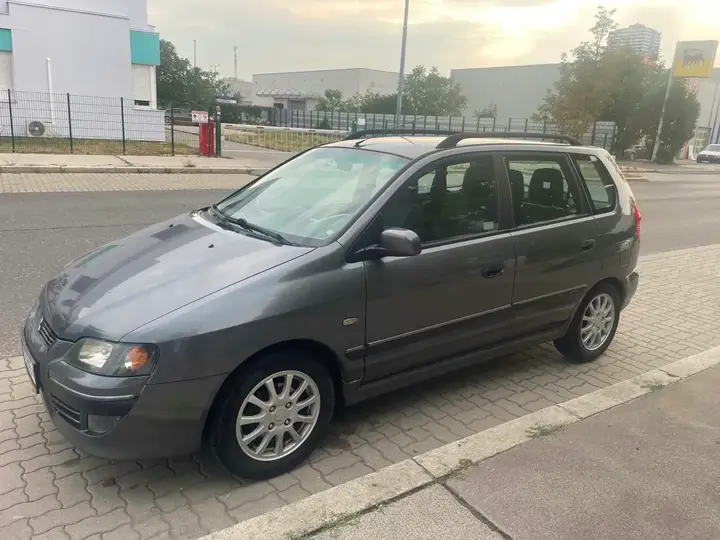 Mitsubishi Space Star 2004 photo 2