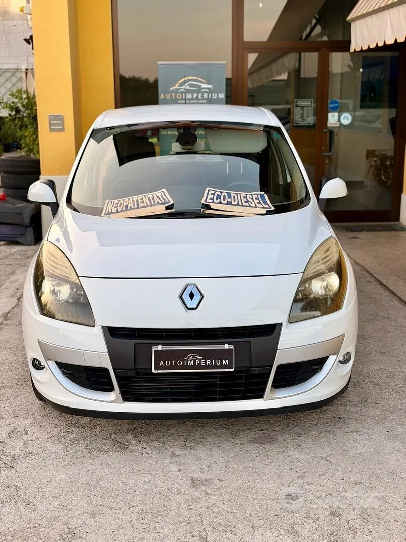 Renault Scenic 2010 photo 2
