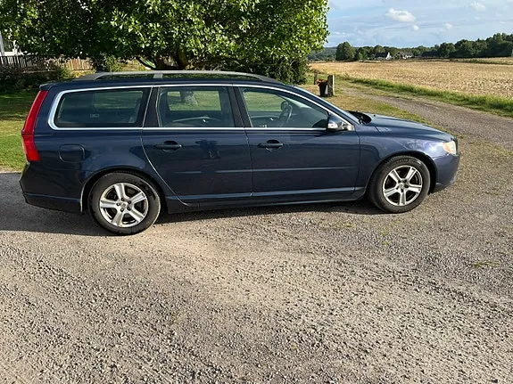 Volvo V70 2010 photo 3
