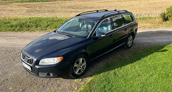 Volvo V70 2010 photo 2