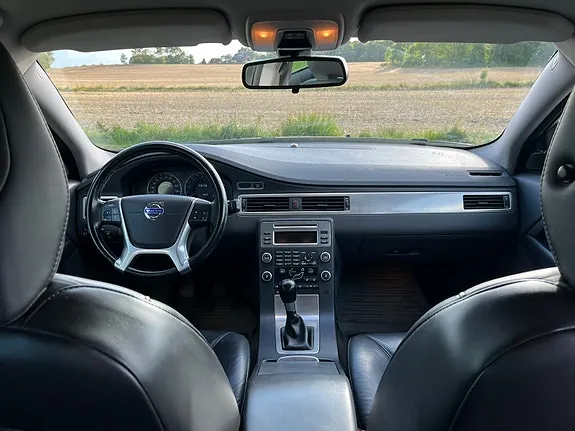 Volvo V70 2010 photo 5