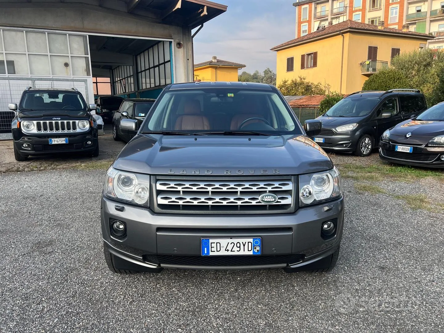 Land Rover Freelander 2010 photo 2