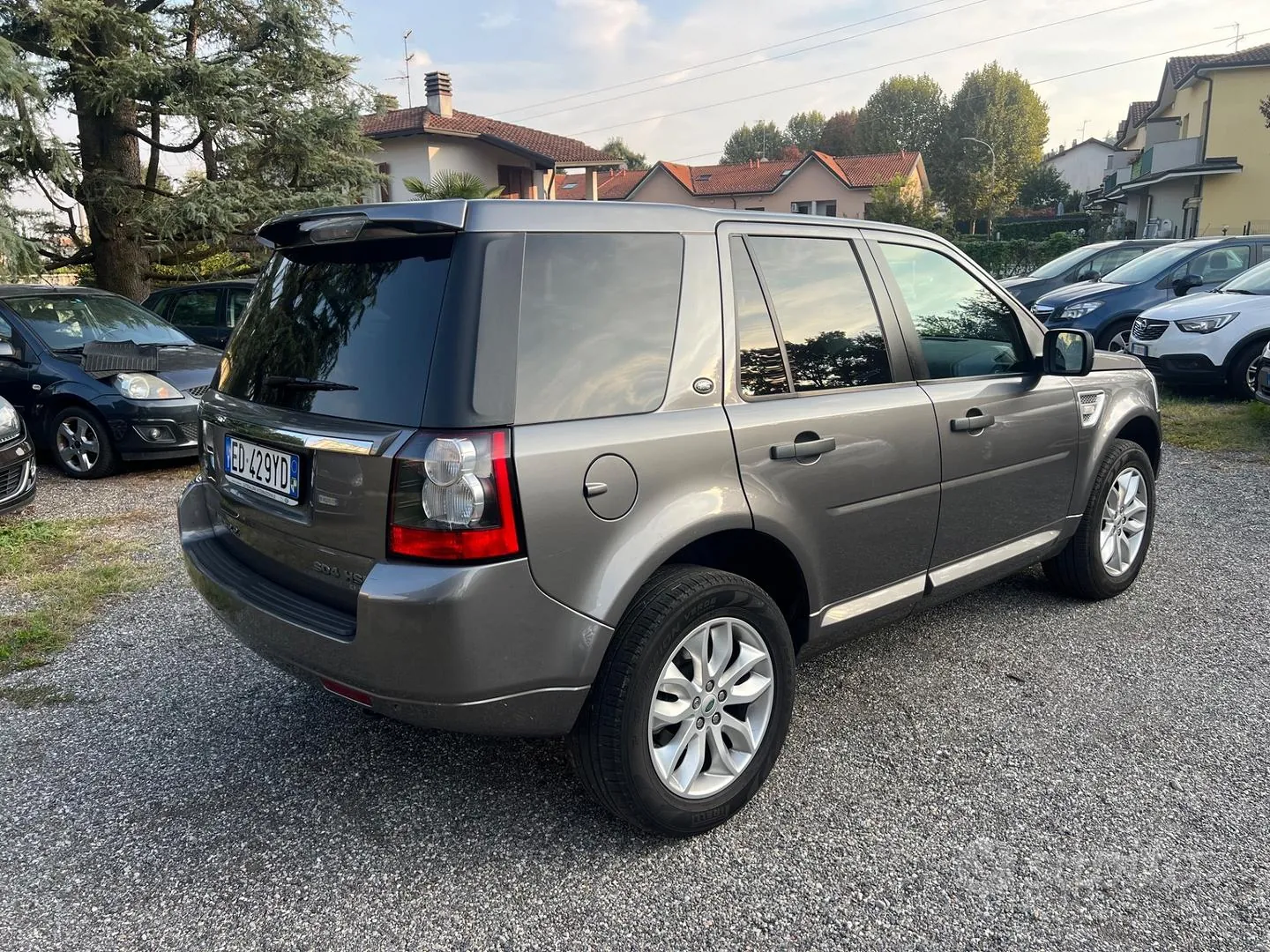 Land Rover Freelander 2010 photo 4