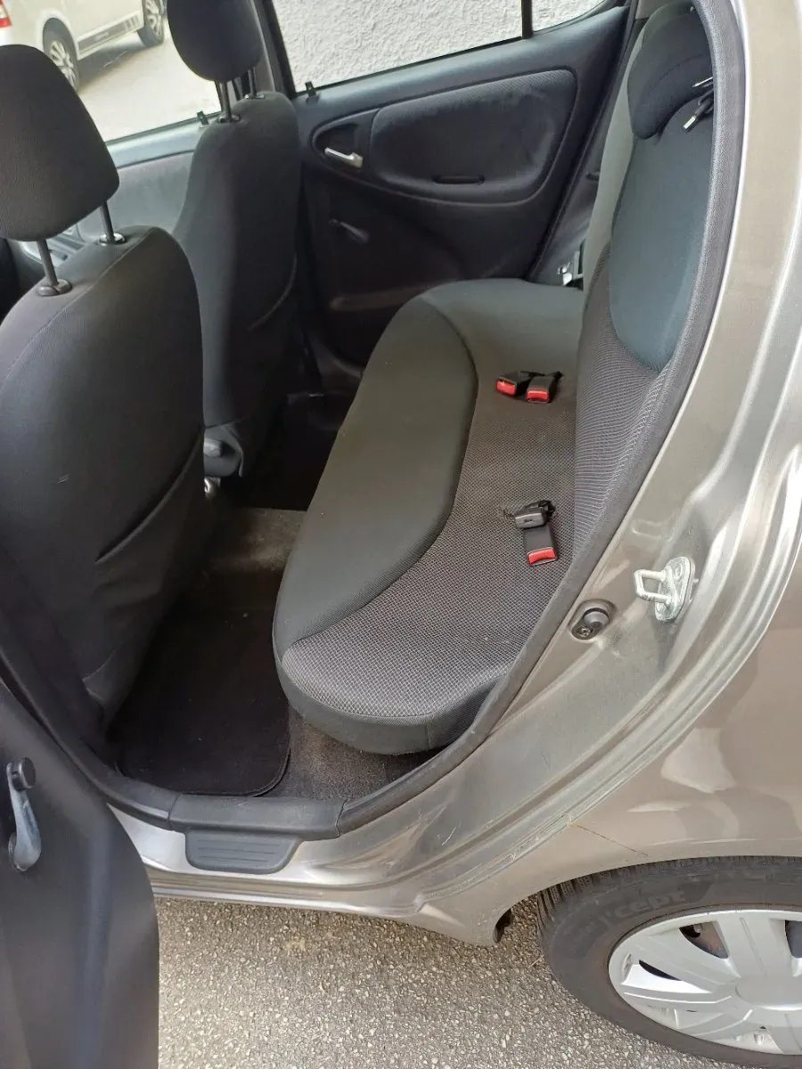 Toyota Yaris 2004 photo 3