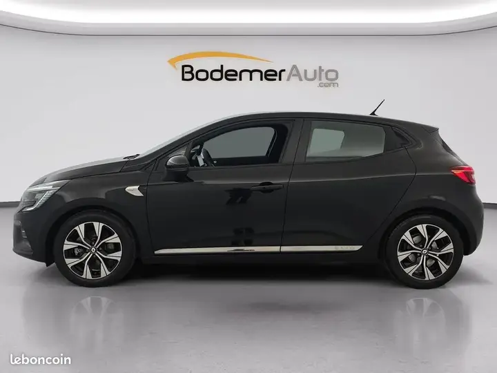 Renault Clio 2022 photo 2
