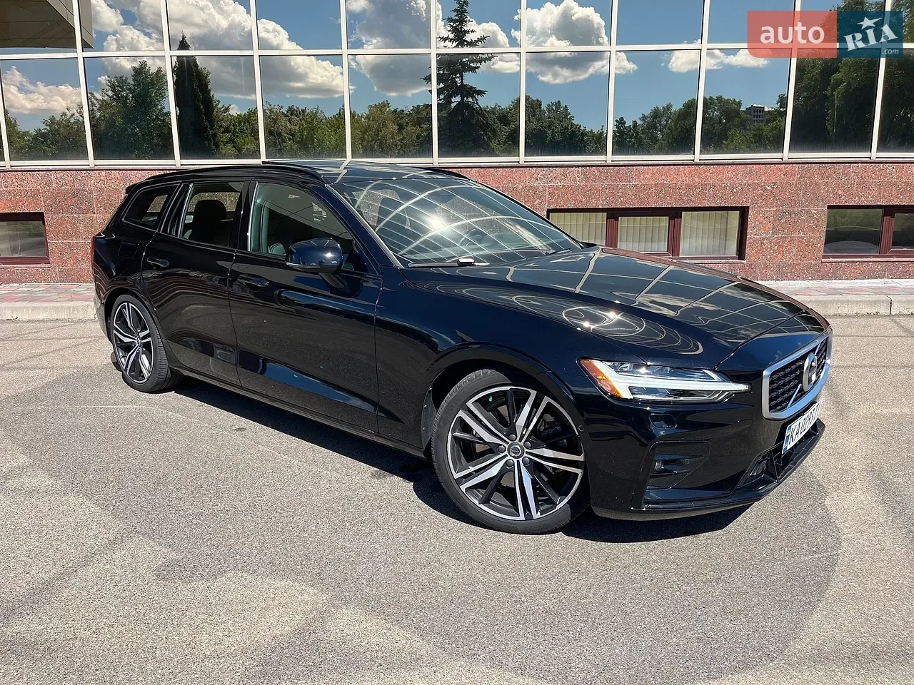 Volvo V60 2019 photo 2