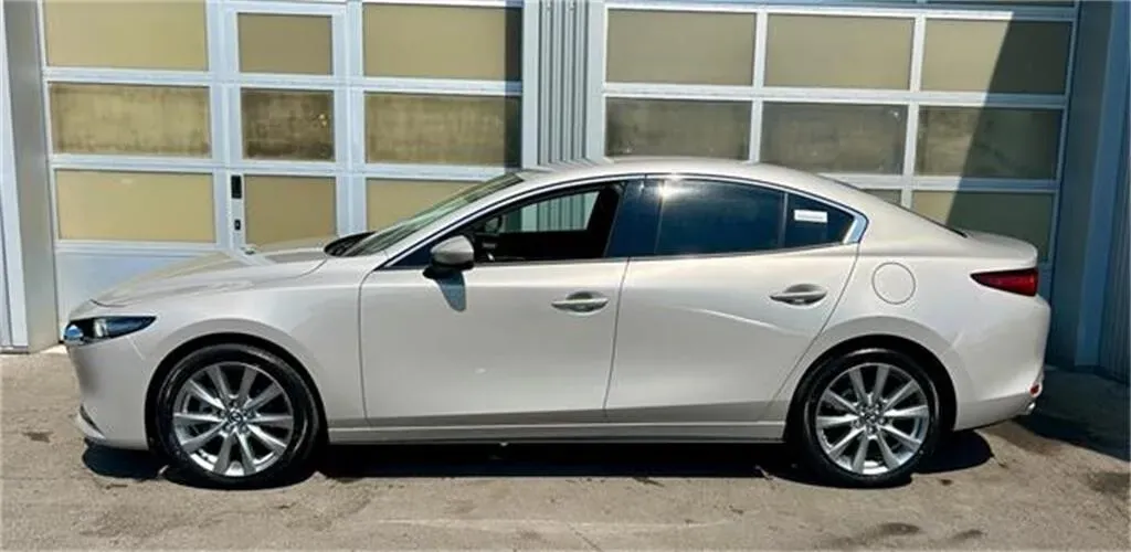 Mazda Mazda3 2026 photo 2