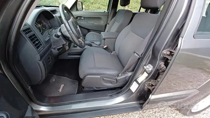 Jeep Cherokee 2012 photo 5