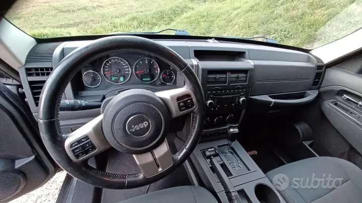 Jeep Cherokee 2012 photo 4